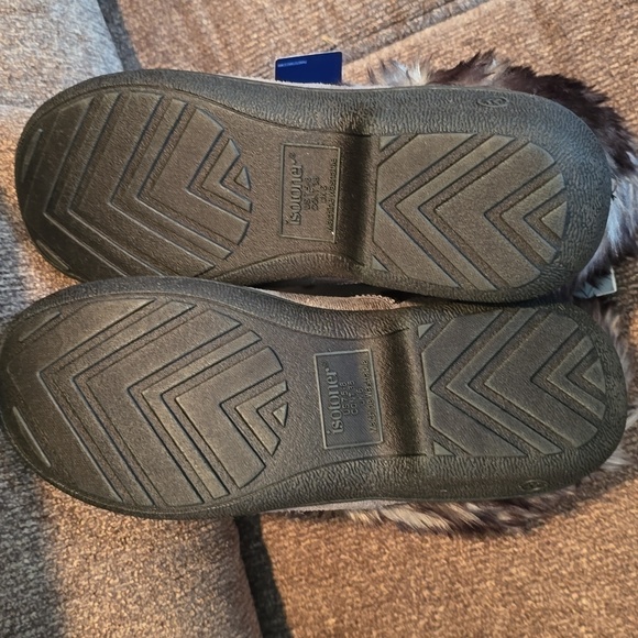 ISOTONER BRAND WOMEN'S GRAY AND BLACK FAUX FUR ANKLE BOOTS SIZE MEDIUM 7… - Picture 5 of 13